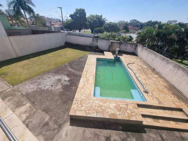 Casa assobradada em Condominio de Taubaté com piscina privativa, área gourmet e 3 suítes