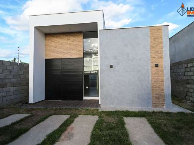 Casa residencial para Venda em rua pública, Papagaio, Feira de Santana, 3 quartos, 1 suíte, 1 sala, 2 banheiros, 2 vagas, 80m² área construída.