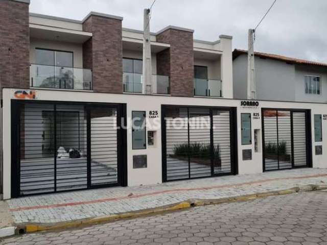 Sobrado Duplex de Rua com 3 Quartos sendo 1 Suíte 1 Vaga Pereque Porto Belo Oportunidade