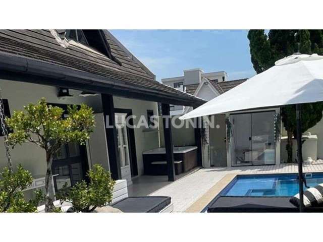 Casa com 3 Suítes na Barra 2 Vagas Mobiliada Decorada Piscina Oportunidade Balneário Camboriú