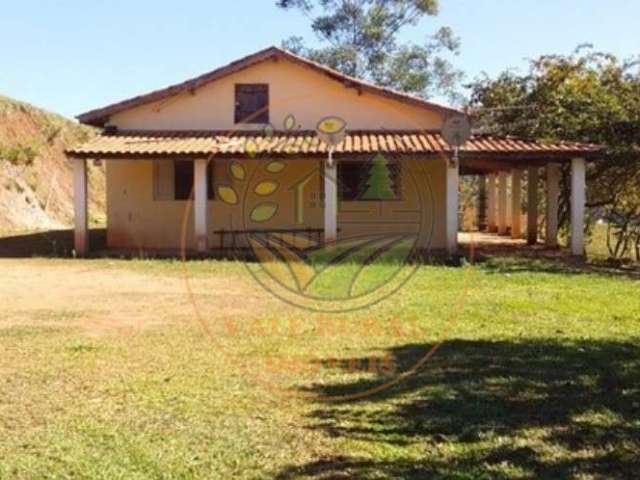 Excelente sítio em cunha com 3 alqueires e duas casas construídas! st00058