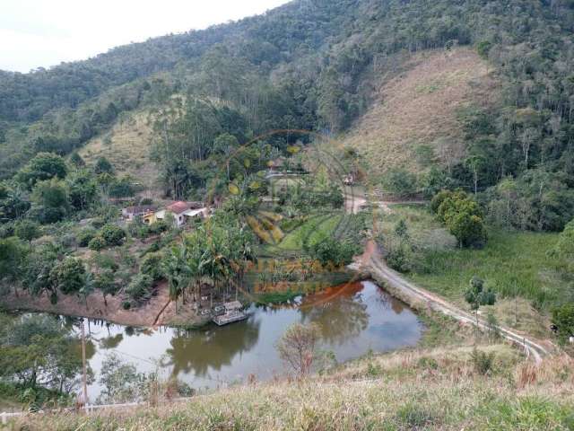 Maravilhoso sítio escriturado em sjcampos com 2 alqueires, lago, pomar e mais!  st00051