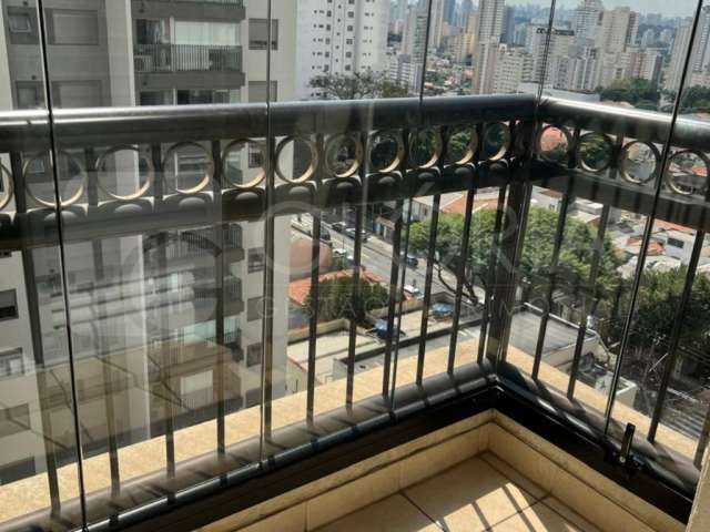 Lindo apartamento em localização privilegiada numa rua arborizada com 3 dormitórios e 1 suíte