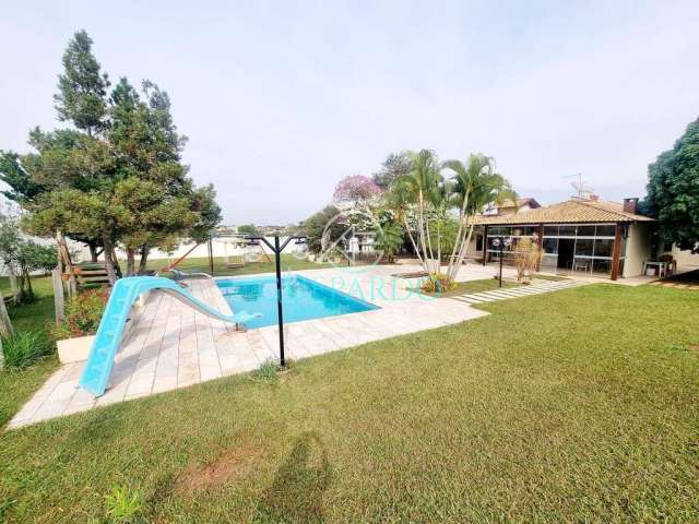 Chácara  à venda terreno de  2.500m², Casa terrea com 3 suítes, Piscina, Área Gourmet . Jardim Itat