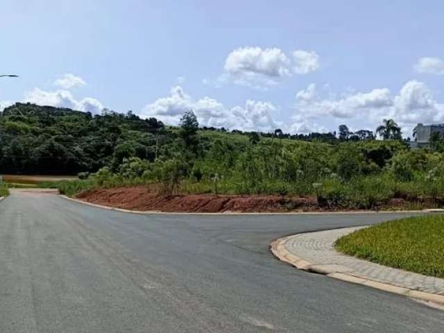 Terreno de esquina em Condomínio