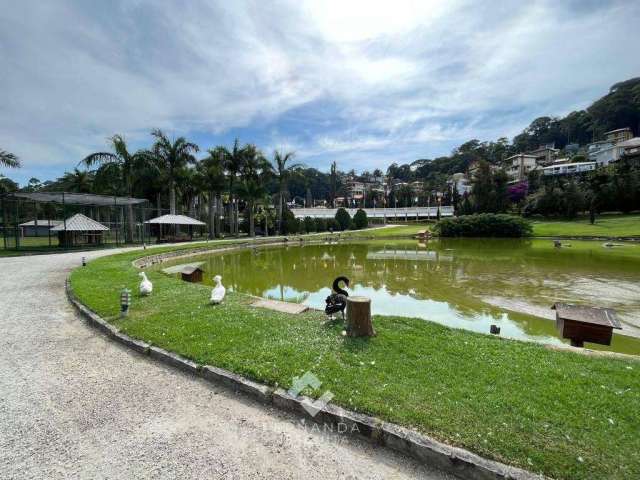 Terreno à venda no Parque das Rosas Clube Residencial em Teresópolis, RJ - Explore seu refúgio nas montanhas!