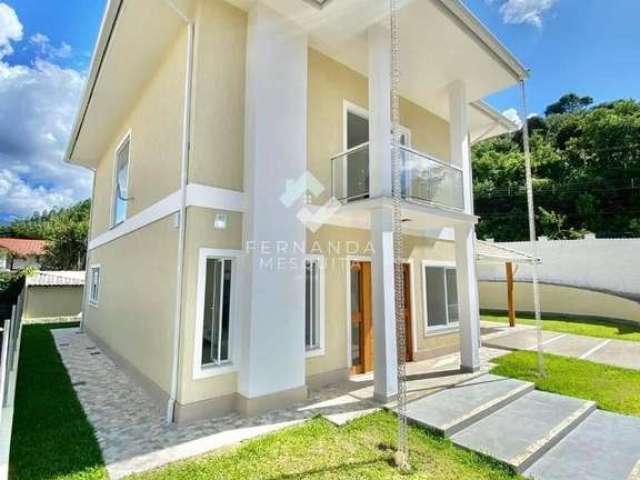 Casa Duplex Recém-Construída em Condomínio em Teresópolis, RJ