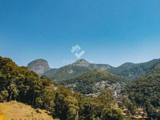 Terreno à Venda com Vista Deslumbrante em Condomínio de Luxo em Teresópolis