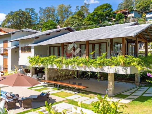 Casa de Alto Padrão à Venda no Condomínio Vale dos Eucaliptos, Teresópolis, RJ