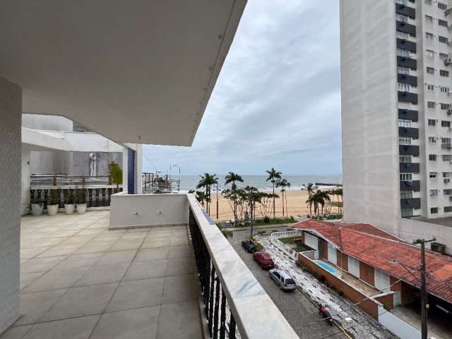 Cobertura com 5 quartos de frente para o mar na praia mansa de caiobá