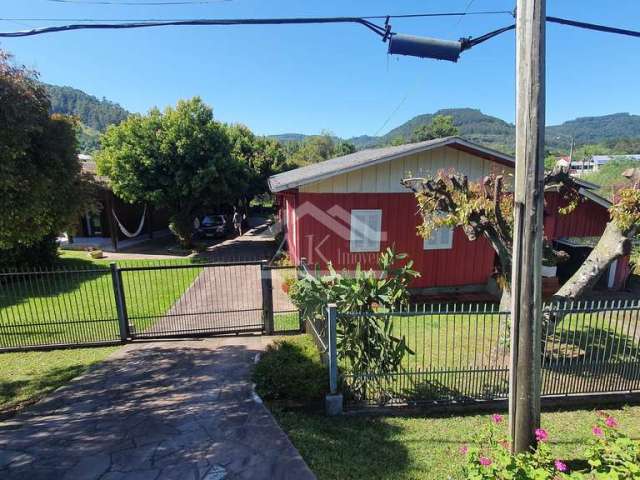 Chalés à venda às margens da BR-116 em Picada Café, na Serra Gaúcha