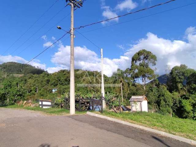 Lindo terreno, com fundos para o Rio Cadeia, a venda em Picada Café, na Serra Gaúcha