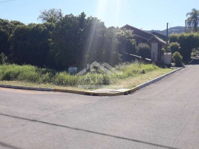 Terreno de esquina, em bairro seguro, a venda em Picada Café, na Serra Gaúcha