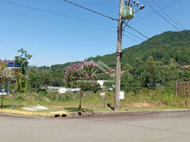 Terreno de esquina à venda no Centro de Picada Café, na Serra Gaúcha