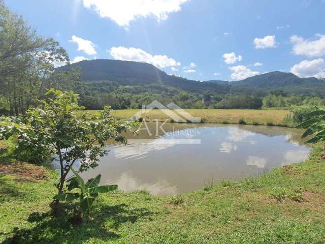 Área de terras com açude e fundos para o Rio Cadeia à venda em Picada Café,  na Serra Gaúcha