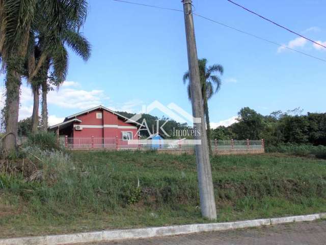 Terreno de esquina com ótima posição solar a venda em Picada Café, na Serra Gaúcha