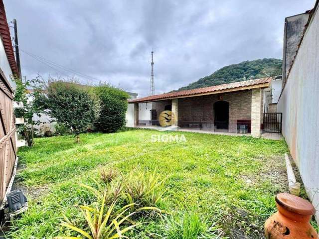 Casa com 3 quartos sendo 1 suíte à venda na Praia do Perequê - Guarujá/SP.