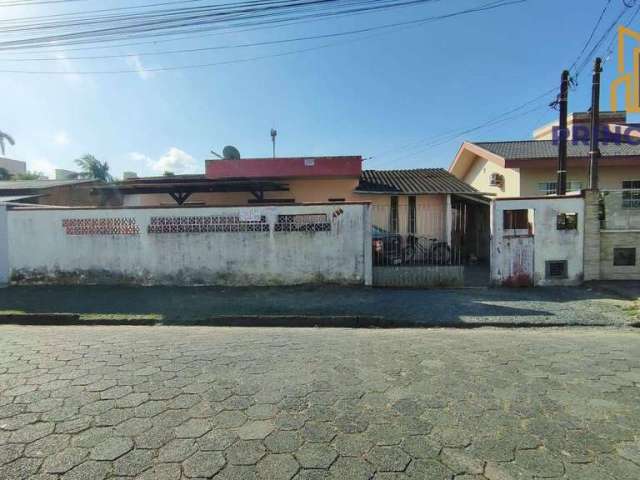 Casa à venda por R$ 640.000 - Centro - Navegantes/SC