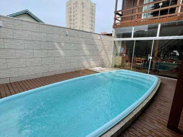 Casa com piscina,  4 dormitórios à venda, 180 m² por R$ 850.000 - Centro - Navegantes/SC