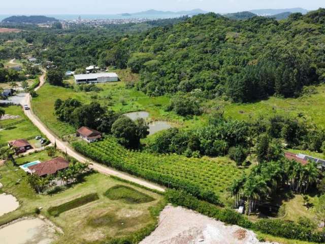 Lindo terreno rural próximo da praia.