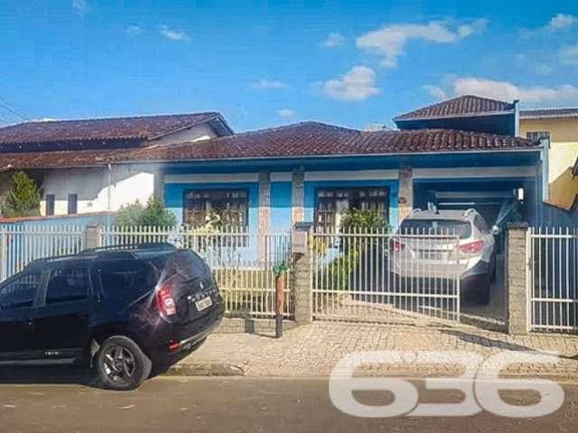 Casa averbada no bairro Costa e Silva, sendo 1 suíte e 2 dormitórios. Aceita financiamento bancário.