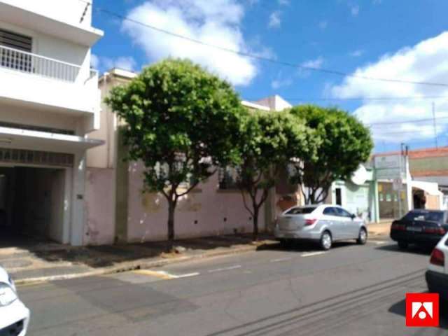 Casa à venda no centro de Santa Bárbara d'Oeste.