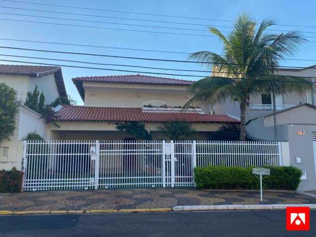 Casa à Venda no Jardim Primavera, Santa Bárbara d'Oeste com 3 Quartos (2 Suítes) e Vaga para 4 Carros.