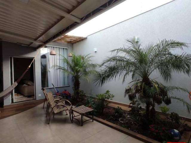 Casa à Venda no Bairro Terra Azul com 3 quartos (1 suíte) e 2 vagas de garagem.