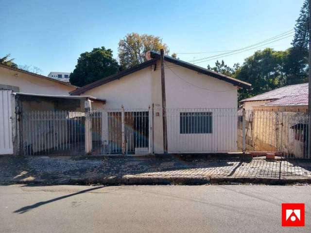 Duas casas à venda no mesmo terreno na Vila Santana em Santa Bárbara d'Oeste.