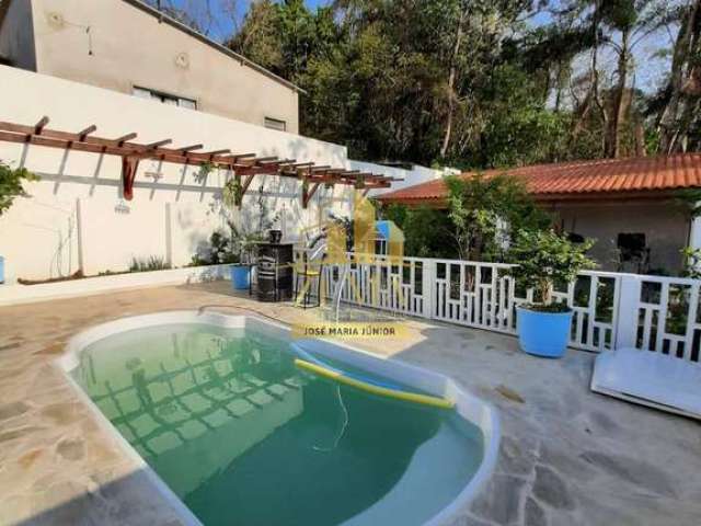 Casa Térrea 202m2, em 450m2, Piscina, Centro de Guararema