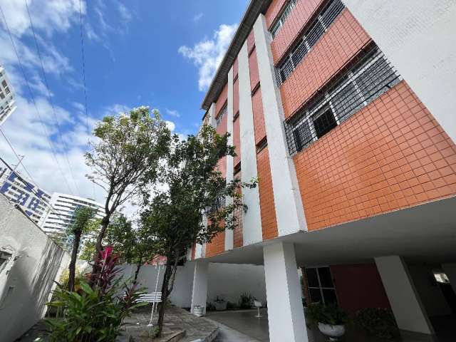 Apartamento Reformado nos Aflitos, 3 Quartos - Localização Privilegiada!