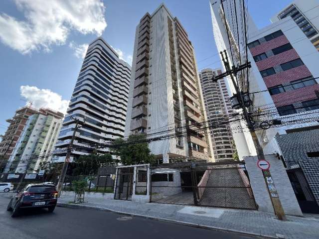 Apartamento Amplo com 115m²,  3 Quartos no Edifício Tatiana - Localização Privilegiada no Parnamirim