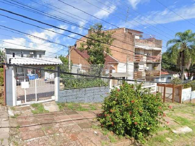 Casa com 3 quartos para alugar no Nonoai, Porto Alegre  por R$ 2.300