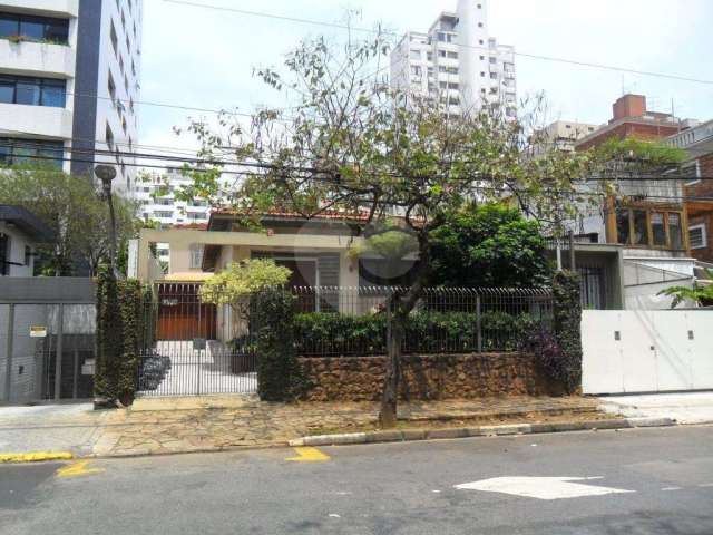 Casa com 1 quartos para locação em Moema - SP