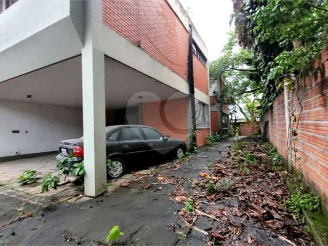 Casa de vila com 3 quartos à venda em Jardim Hípico - SP