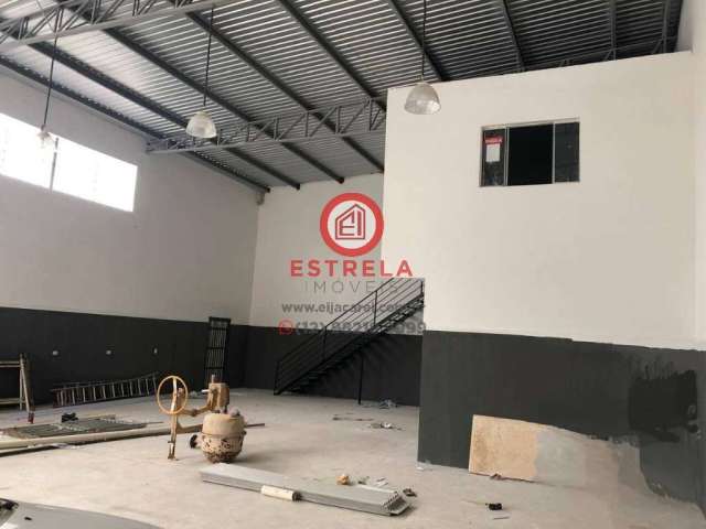 Excelente oportunidade de Galpão Industrial com 1 sala, 2 banheiros, 3 vagas na Cidade Jardim, Jacareí-SP - 350m²!