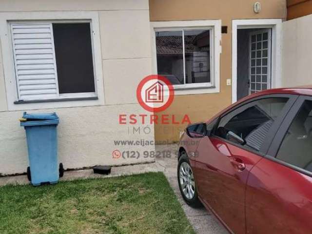 Casa em Condomínio à Venda em Jacareí-SP, Bairro Jardim Marcondes: 2 Quartos, 1 Sala, 1 Banheiro, 2 Vagas de Garagem.