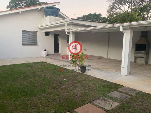 Casa para Venda ou Locação no Parque Brasil, Jacareí-SP: 3 Quartos, 1 Suíte, 1 Sala, 1 Banheiro, 2 Vagas, 260m².