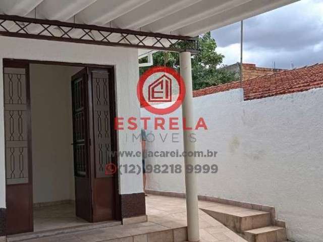 Venda ou Locação: Casa com 2 quartos e suíte no Parque Califórnia, Jacareí-SP  116,53m², 2 vagas.