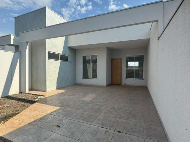 Casa espaçosa com 2 quartos sendo 1 suíte