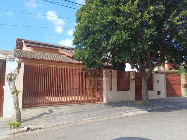 Casa com 03 quartos + edícula em excepcional bairro na Cidade de Vinhedo/SP