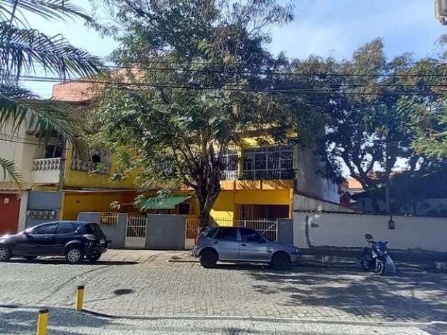 Vendo área de 300m², com 5 casas em Cabo Frio/RJ próximo a praia do forte