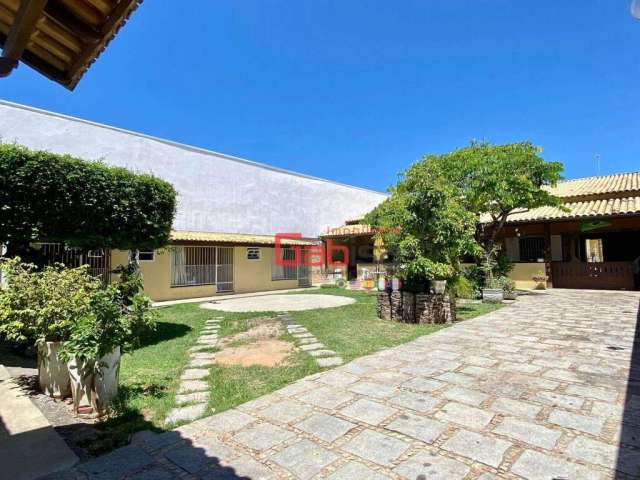 Casa com 4 dormitórios à venda, 235 m² por R$ 900.000,00 - Parque Burle - Cabo Frio/RJ