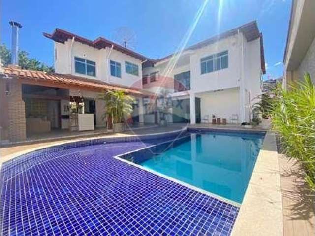 Casa alto padrão  com piscina quatro quartos no Quintas das Avenidas por R$1.350.000,00