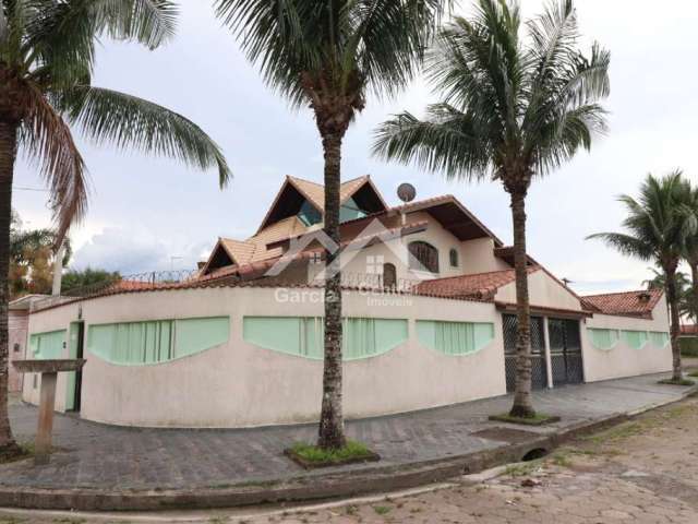 Casa com 3 dormitórios (1 suíte), lado praia