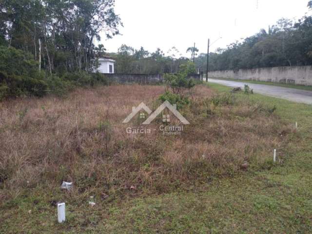 Terreno de esquina em condomínio residencial fechado em Peruíbe