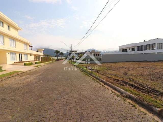 Terreno em condomínio fechado em Peruíbe, com 300m² pronto pra construir