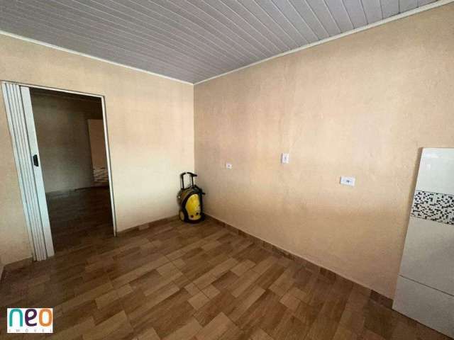 Casa 1 dormitorio,sala e cozinha bem localizada