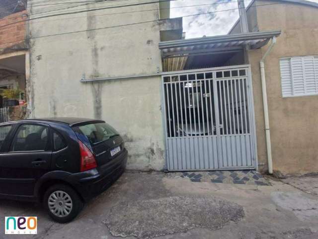 - Sobrado com 4 quartos sendo uma suíte.