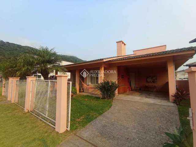 Casa em condomínio fechado com 3 quartos à venda na Avenida Luiz Boiteux Piazza, 4410, Cachoeira do Bom Jesus, Florianópolis, 179 m2 por R$ 1.650.000